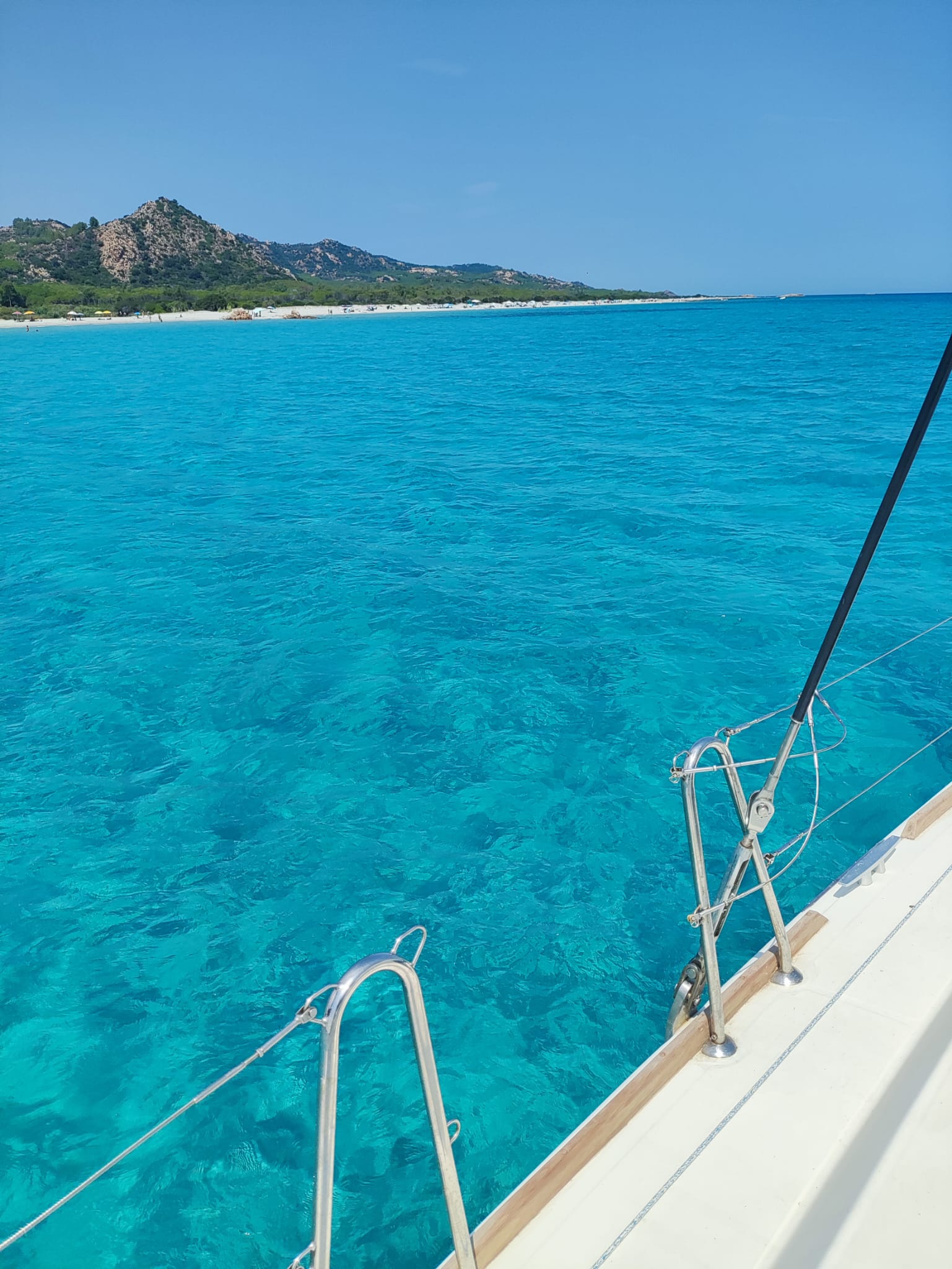 Segeltörn Berchida Sardinien – weißer Sand und klares Wasser